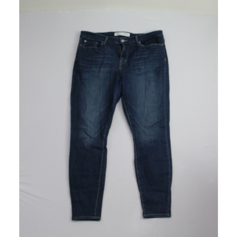 Signature Levi's Strauss Women Blue Jeans Denim Casual 16M